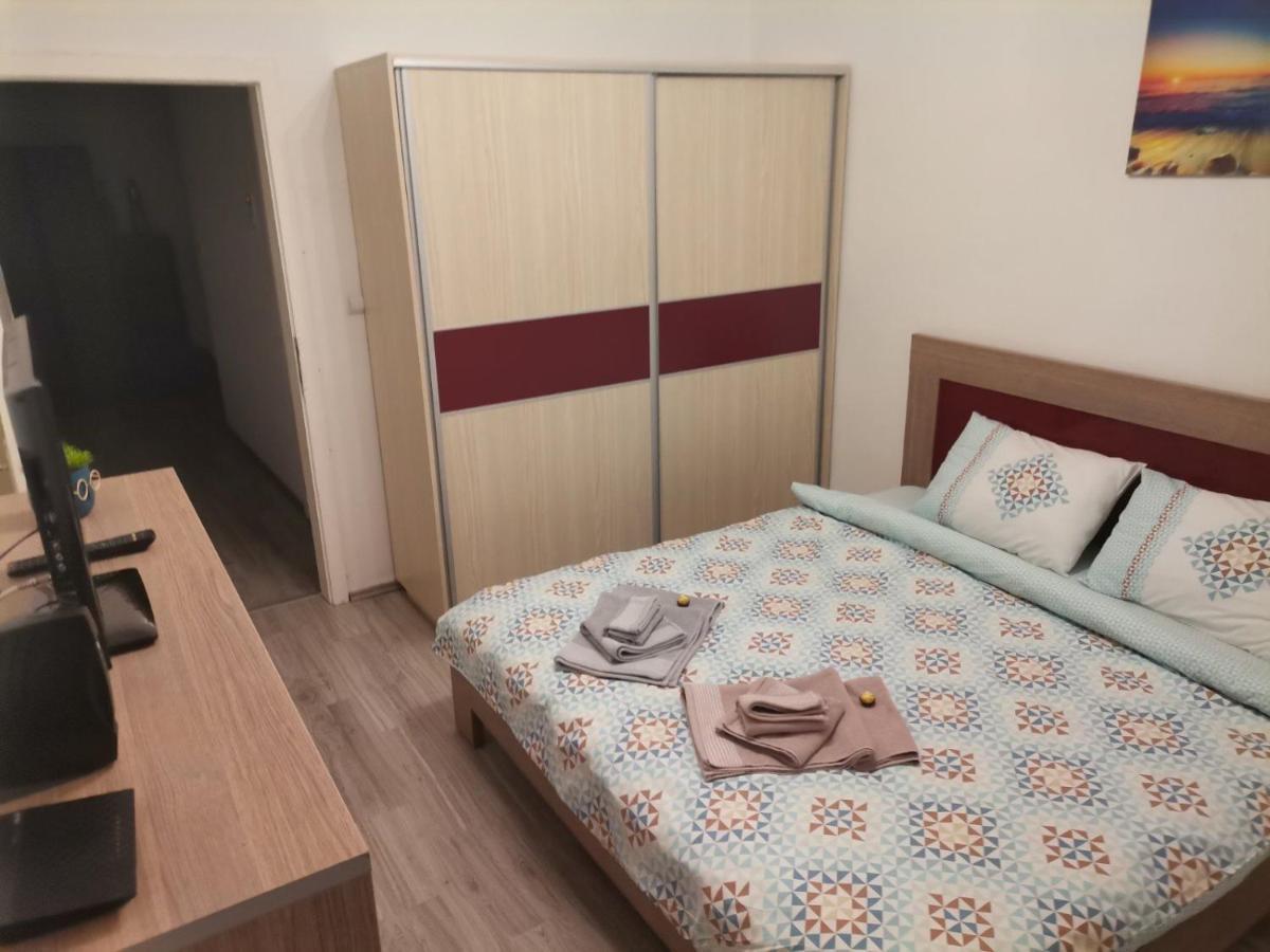 Calla: Modern Apartment in City Center with Secure Parking Skopje Exterior photo